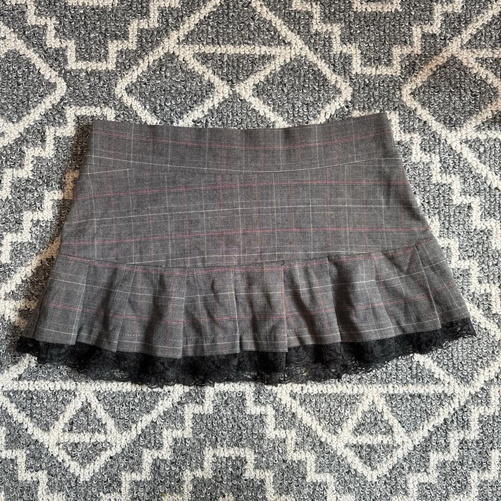 2000s mini Skirt with Black Lace Trim